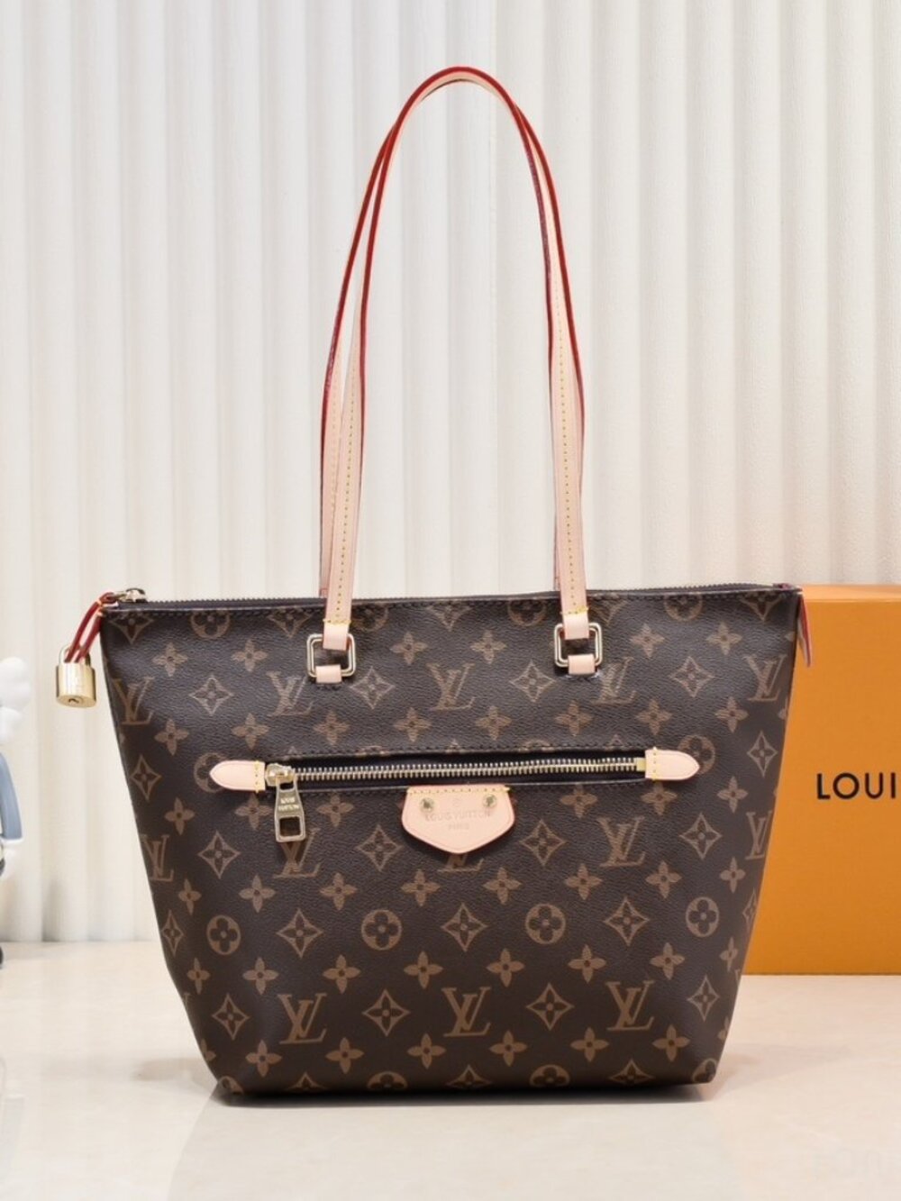 Louis Vuitton -Style Monogram Canvas Tote – Iconic Luxury for Daily & Travel Use